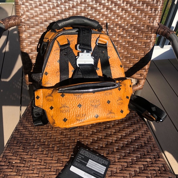 Medium sized MCM backpack. Fanny pack included. - Picture 3 of 5